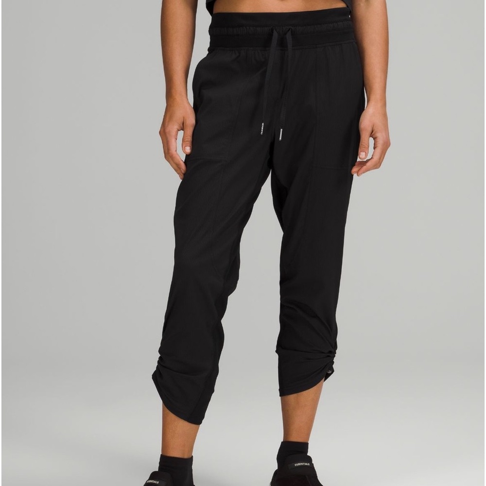 Lululemon joggers in copper - Picture 4 of 6